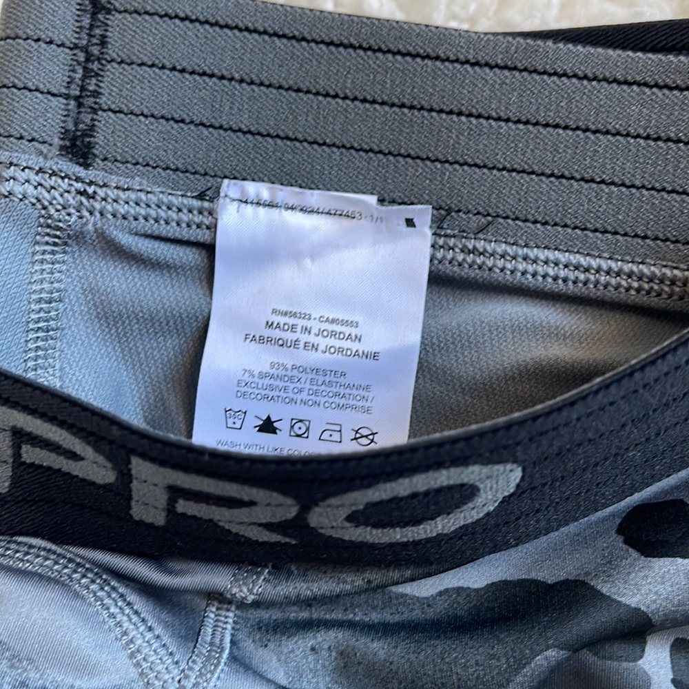 Nike Pro Mid-Length Workout Leggings - Picture 6 of 6